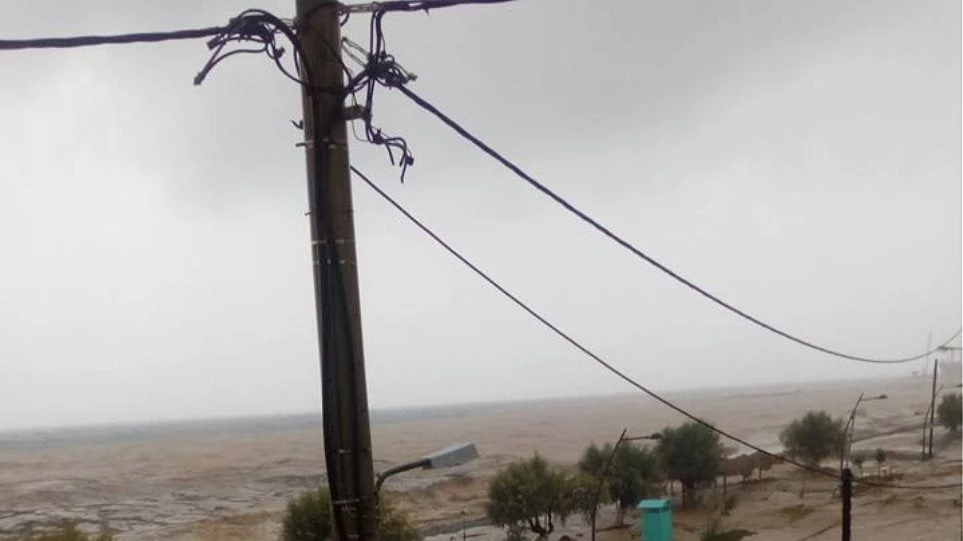 Πλημμυρίζει το Κιάτο – Απειλεί ο Σύθας το Ξυλόκαστρο